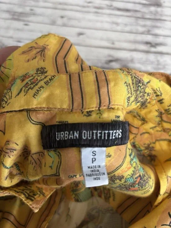 Urban Outfitters UO Gardenia Map Florida Souvenir Button Down Top Shirt Small - Picture 8 of 10